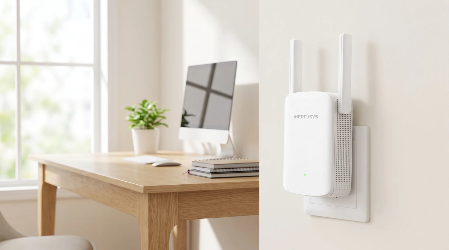 Repetidor Wi-Fi branco Mercusys ligado a uma tomada de parede, com um escritório em casa desfocado ao fundo.
