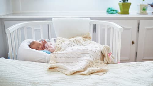 Os 5 melhores berços co-sleeping para bebé de 2023