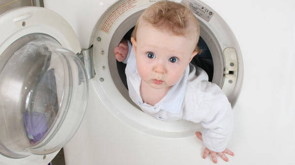 O perigo das cápsulas de detergente para os bebés e crianças