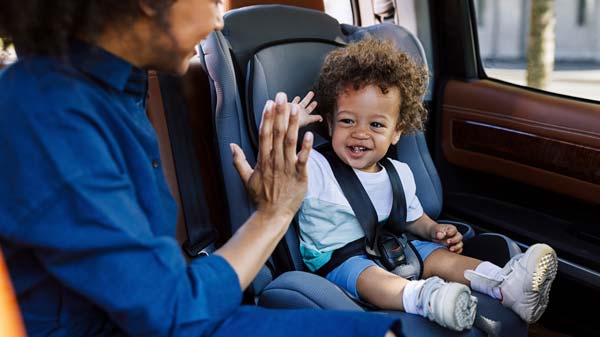 Saiba como escolher a cadeira auto ideal para o seu filho